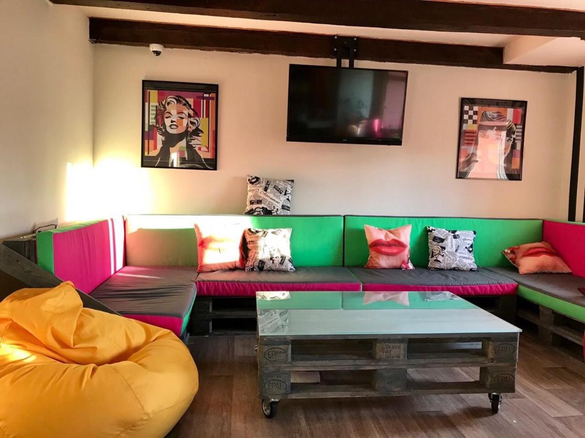 Lucky Hostel на Крещатике Киев Екстериор снимка